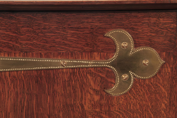 Broadwood studded brass strap hinge with a Fleur-de-lys motif