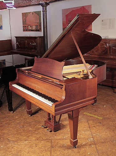 Golden Age of Pianos. Rebuilt, 1925, Steinway Model O grand piano for sale with a polished, walnut case and spade legs